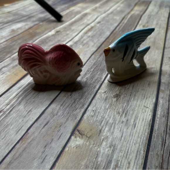Vintage Pink Blue Kissing Fish Japan Ceramic Figurines Fishes 70's 60's Girl Boy - Picture 10 of 12